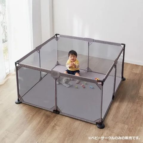 四角いベビーサークル